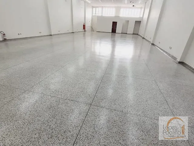 Galpão / Barracão com 720m², para alugar, no bairro Centro em Atibaia