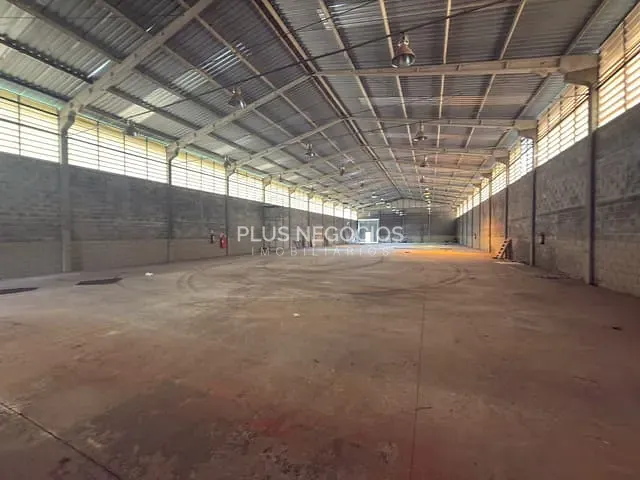 Galpão / Barracão com 3000m², para alugar, no bairro Iporanga em Sorocaba