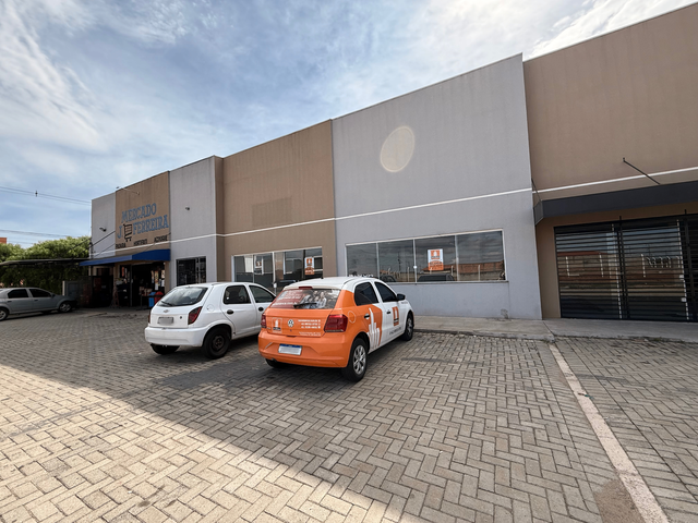 Galpão / Barracão para locação, 206 m², 3 banheiros, Mezanino, Estacionamento Rotativo, Contorno.