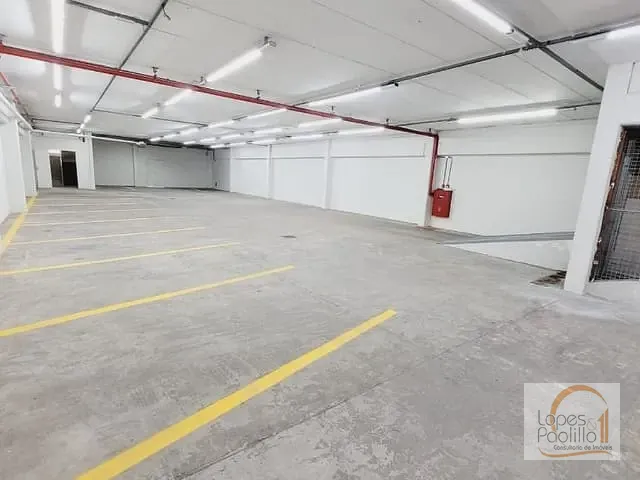 Galpão / Barracão com 720m², para alugar, no bairro Centro em Atibaia