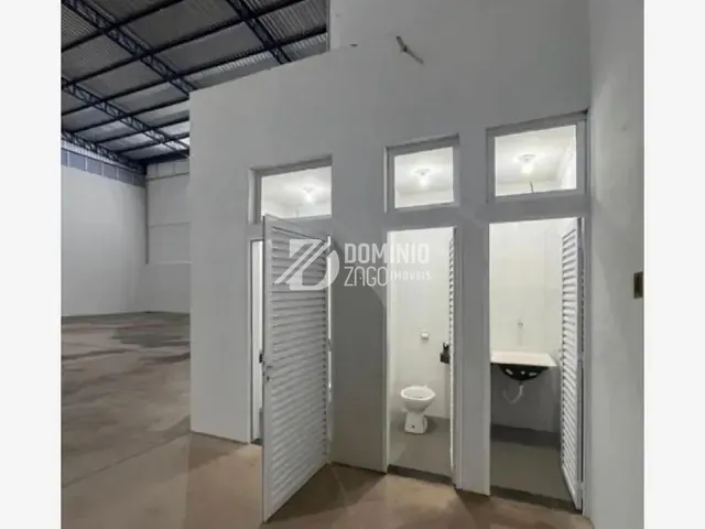 Galpão / Barracão com 615m², para alugar, no bairro Vila São Cristóvão em Uberaba