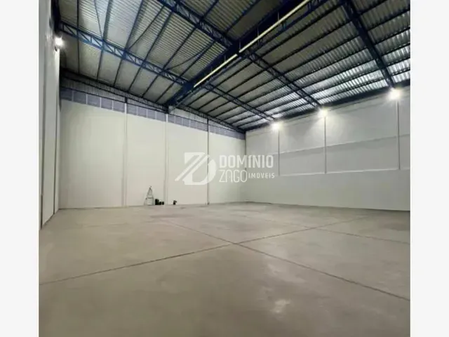 Galpão / Barracão com 615m², para alugar, no bairro Vila São Cristóvão em Uberaba