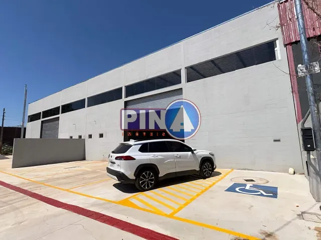 Galpão / Barracão com 882m², para alugar, no bairro Parque Primavera em Aparecida de Goiânia