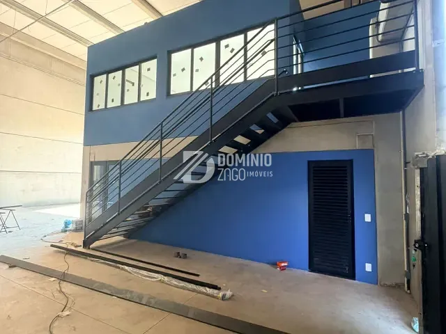 Galpão / Barracão com 1195m², para alugar, no bairro Parque das Laranjeiras em Uberaba