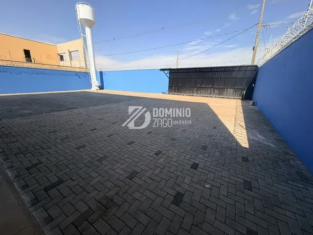 Galpão / Barracão com 1195m², para alugar, no bairro Parque das Laranjeiras em Uberaba