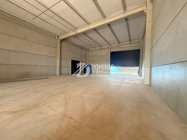 Galpão / Barracão com 1195m², para alugar, no bairro Parque das Laranjeiras em Uberaba