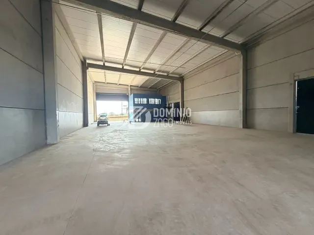 Galpão / Barracão com 1195m², para alugar, no bairro Parque das Laranjeiras em Uberaba
