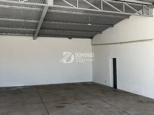 Galpão / Barracão com 294m², para alugar, no bairro Recreio dos Bandeirantes em Uberaba