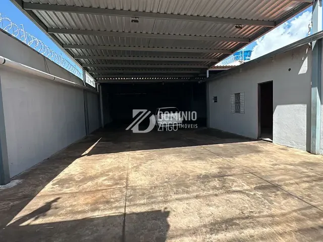 Galpão / Barracão com 294m², para alugar, no bairro Recreio dos Bandeirantes em Uberaba