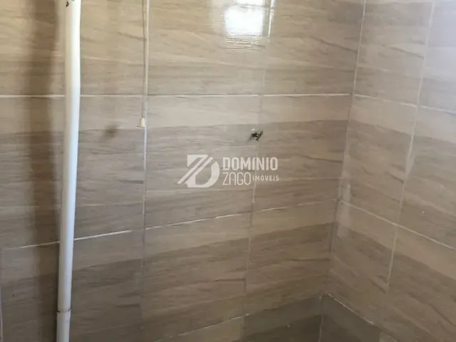 Galpão / Barracão com 294m², para alugar, no bairro Recreio dos Bandeirantes em Uberaba