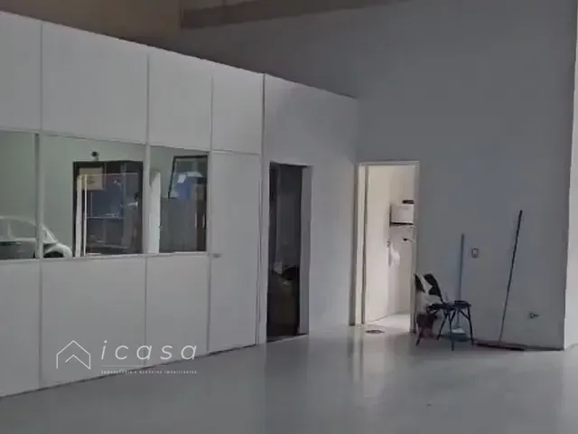 Galpão / Barracão com 860m², para alugar, no bairro Centro em Jacareí