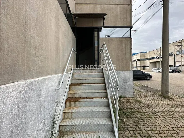 Galpão / Barracão com 823m², para alugar, no bairro Iporanga em Sorocaba