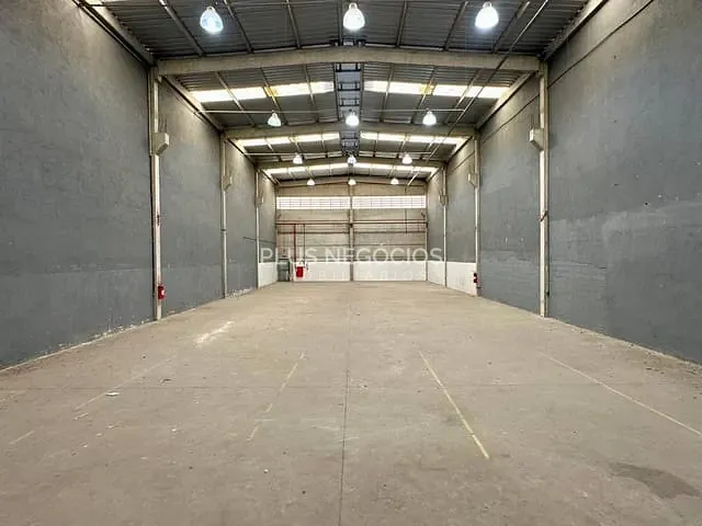 Galpão / Barracão com 823m², para alugar, no bairro Iporanga em Sorocaba