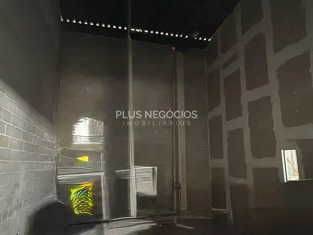 Galpão / Barracão com 750m², para alugar, no bairro Éden em Sorocaba