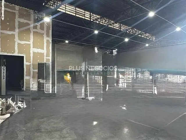 Galpão / Barracão com 750m², para alugar, no bairro Éden em Sorocaba