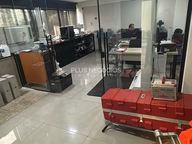 Galpão / Barracão com 750m², para alugar, no bairro Éden em Sorocaba