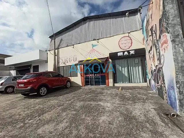 Galpão / Barracão com 215m², à venda, no bairro Jardim Satélite em São José dos Campos