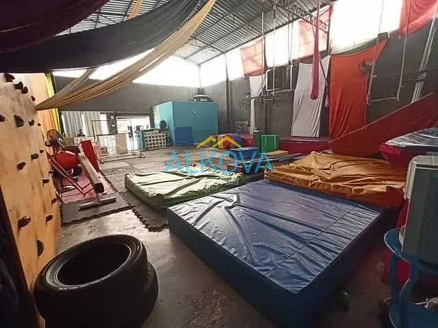 Galpão / Barracão com 215m², à venda, no bairro Jardim Satélite em São José dos Campos
