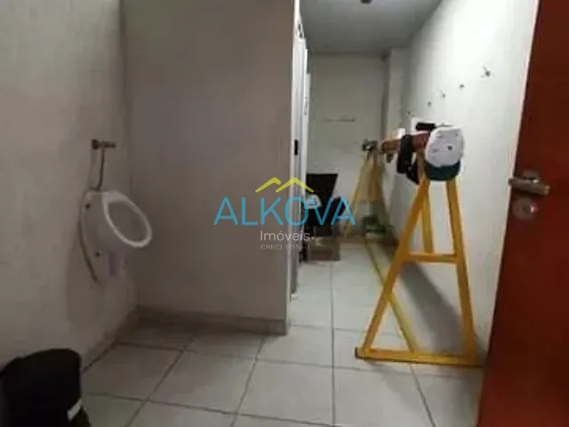 Galpão / Barracão com 215m², à venda, no bairro Jardim Satélite em São José dos Campos