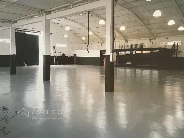 Galpão / Barracão com 900m², à venda, no bairro Jardim São Vicente em São José dos Campos
