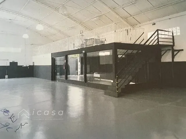 Galpão / Barracão com 900m², à venda, no bairro Jardim São Vicente em São José dos Campos