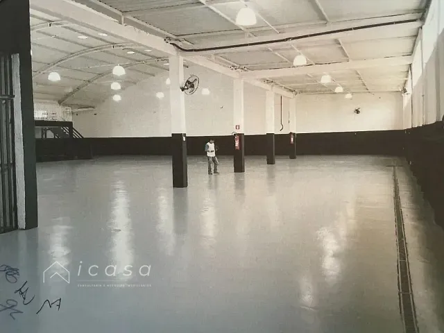 Galpão / Barracão com 900m², à venda, no bairro Jardim São Vicente em São José dos Campos