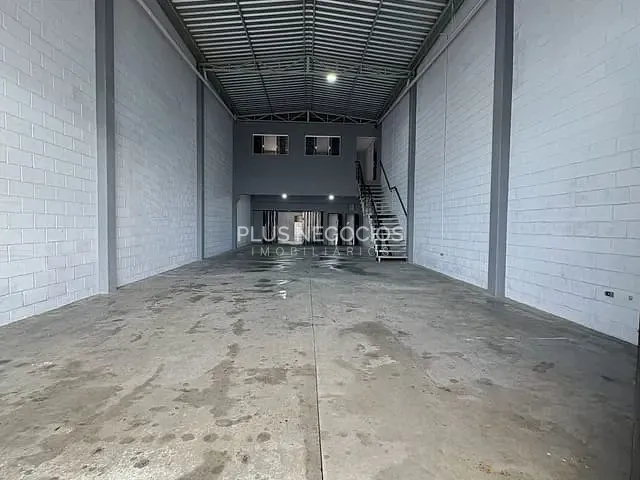 Galpão / Barracão com 290m², à venda ou para alugar, no bairro Jardim Piazza di Roma em Sorocaba