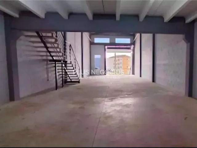 Galpão / Barracão com 290m², à venda ou para alugar, no bairro Jardim Piazza di Roma em Sorocaba