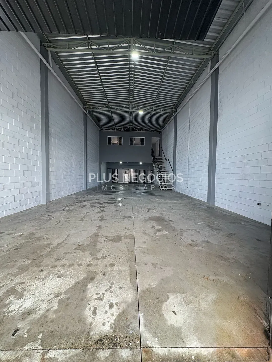 Depósito-Galpão, 290 m² - Foto 1
