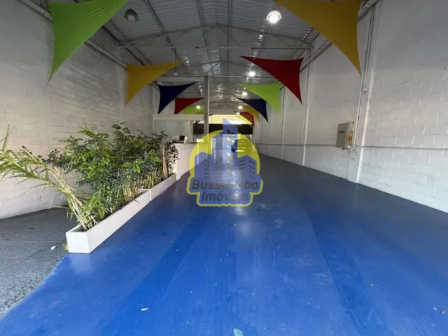 Galpão / Barracão à venda ou para alugar, no bairro km 18 em Osasco