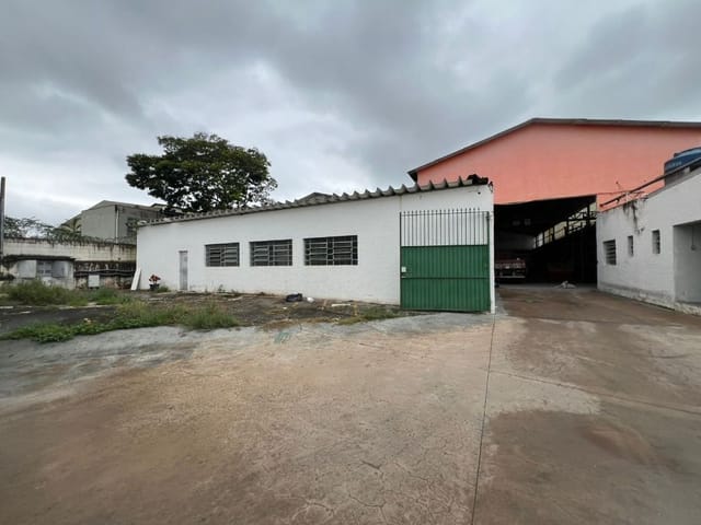 Galpão / Barracão com 3500m², para alugar, no bairro Jardim Leda (Fazendinha) em Santana de Parnaíba
