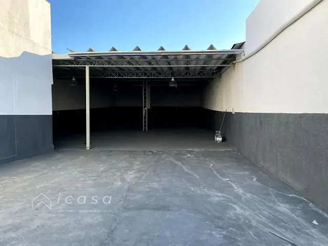 Galpão / Barracão com 317m², à venda, no bairro Jardim Altos de Santana em São José dos Campos