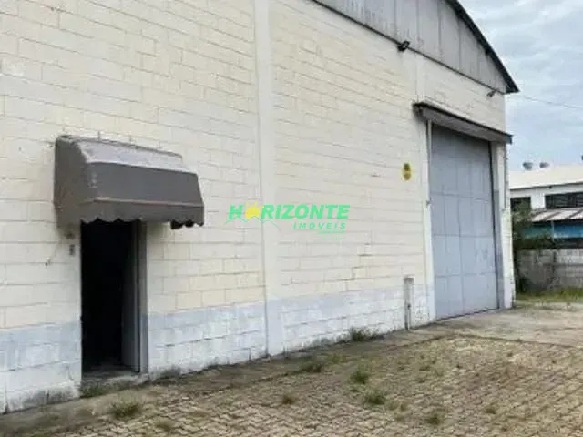 Galpão / Barracão com 1350m², para alugar, no bairro Chácaras Reunidas em São José dos Campos