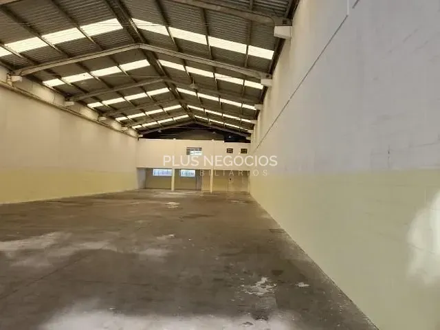 Galpão / Barracão com 800m², para alugar, no bairro Cajuru do Sul em Sorocaba