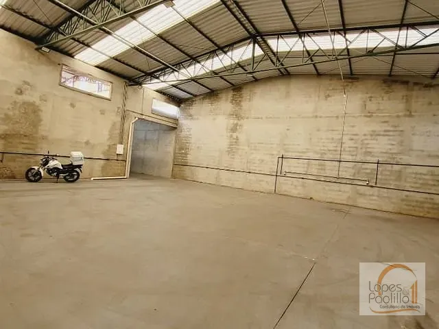 Galpão / Barracão com 550m², para alugar, no bairro Tanque em Atibaia
