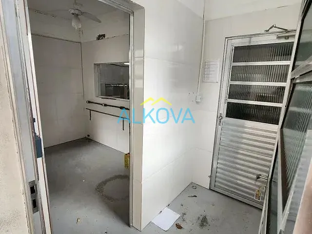 Galpão / Barracão com 300m², à venda ou para alugar, no bairro Parque Industrial em São José dos Campos