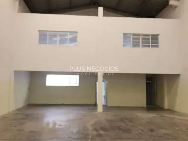Galpão / Barracão com 800m², para alugar, no bairro Cajuru do Sul em Sorocaba