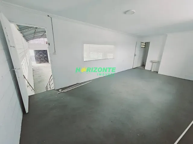 Galpão / Barracão com 450m², para alugar, no bairro Chácaras Reunidas em São José dos Campos