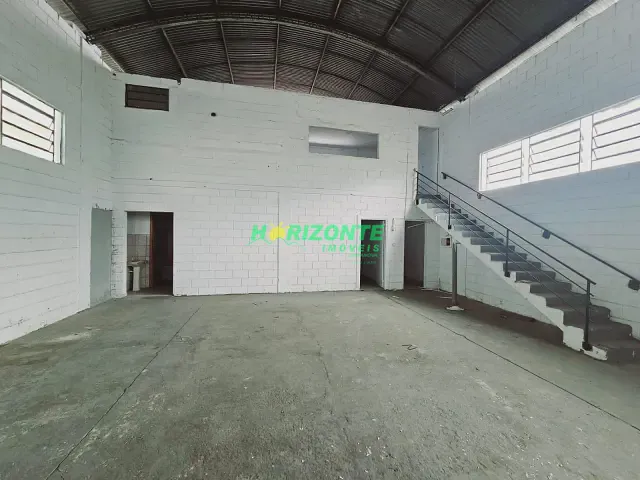 Galpão / Barracão com 450m², para alugar, no bairro Chácaras Reunidas em São José dos Campos
