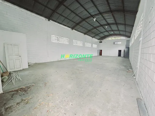 Galpão / Barracão com 450m², para alugar, no bairro Chácaras Reunidas em São José dos Campos