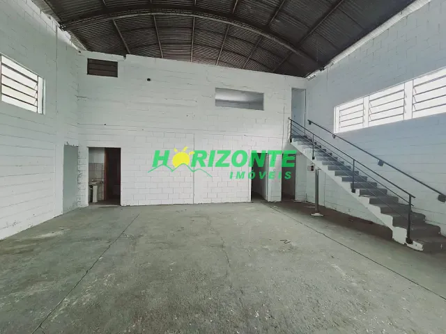 Galpão / Barracão com 450m², para alugar, no bairro Chácaras Reunidas em São José dos Campos