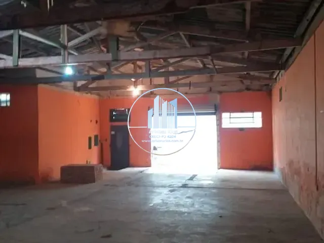 Galpão / Barracão com 200m², para alugar, no bairro Centro em Pouso Alegre