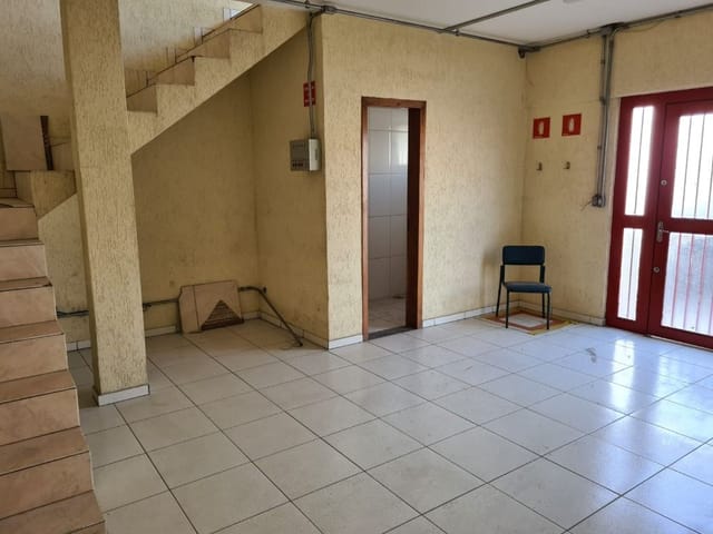 Galpão / Barracão com 1768m², para alugar, no bairro Jardim Nina (Fazendinha) em Santana de Parnaíba