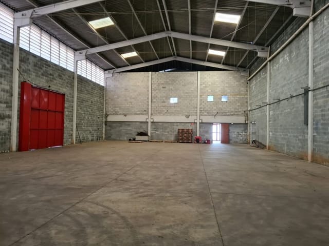 Galpão / Barracão com 1768m², para alugar, no bairro Jardim Nina (Fazendinha) em Santana de Parnaíba