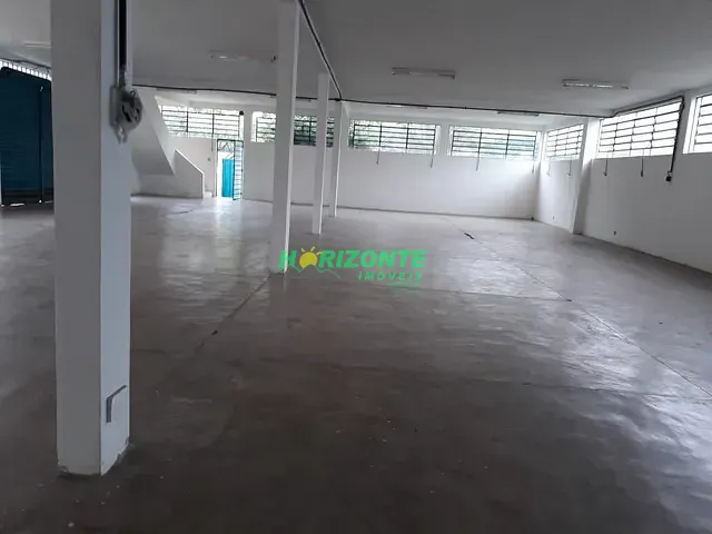 Galpão / Barracão com 912m², para alugar, no bairro Palmeiras de São José em São José dos Campos