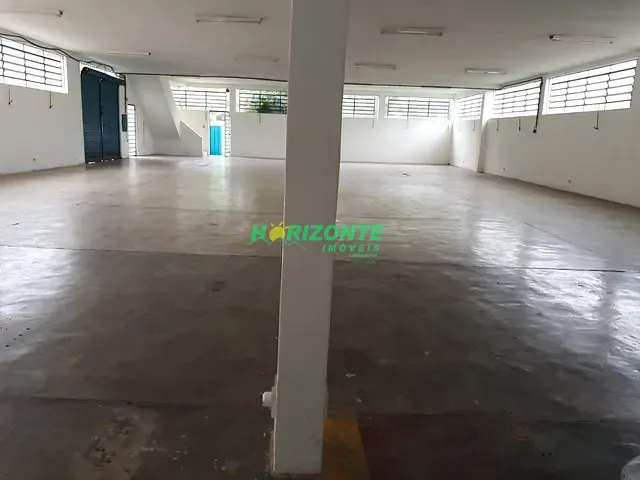 Galpão / Barracão com 912m², para alugar, no bairro Palmeiras de São José em São José dos Campos