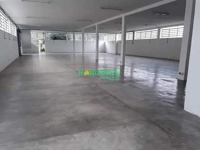 Galpão / Barracão com 912m², para alugar, no bairro Palmeiras de São José em São José dos Campos