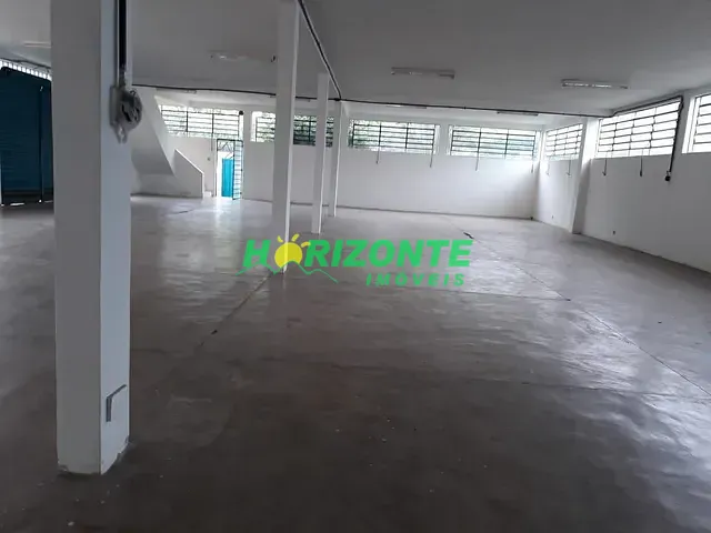 Galpão / Barracão com 912m², para alugar, no bairro Palmeiras de São José em São José dos Campos