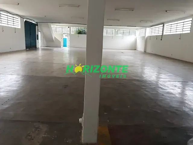 Galpão / Barracão com 912m², para alugar, no bairro Palmeiras de São José em São José dos Campos