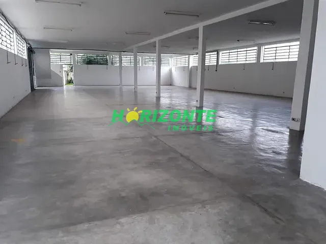 Galpão / Barracão com 912m², para alugar, no bairro Palmeiras de São José em São José dos Campos